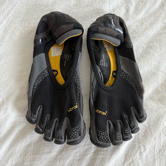 Black and Yellow Vibram Toe Shoes - Picture 1 of 3